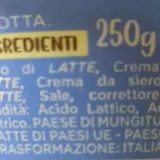 Ricotta 250g, ingredienti: siero di latte, crema. Ottima per chi cerca la leggerezza, con pochi calorie ricotta di mucca.