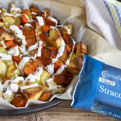 Verdure arrosto con una cremosa salsa allo stracchino. Un modo delizioso per gustare lo stracchino come condimento.
