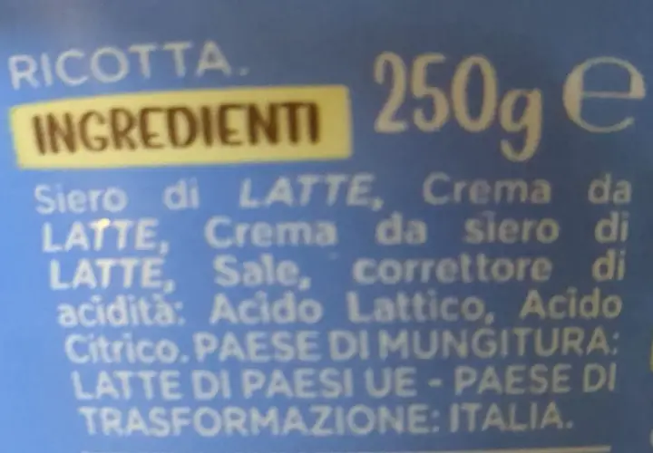 Ricotta 250g, ingredienti: siero di latte, crema. Ottima per chi cerca la leggerezza, con pochi calorie ricotta di mucca.