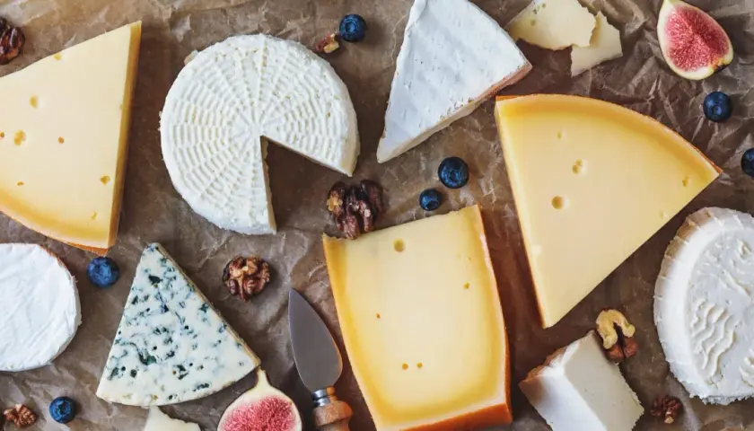 Un assortimento di formaggi, fichi, mirtilli e noci. Un vero banchetto che fa ingrassare, ma che bontà!