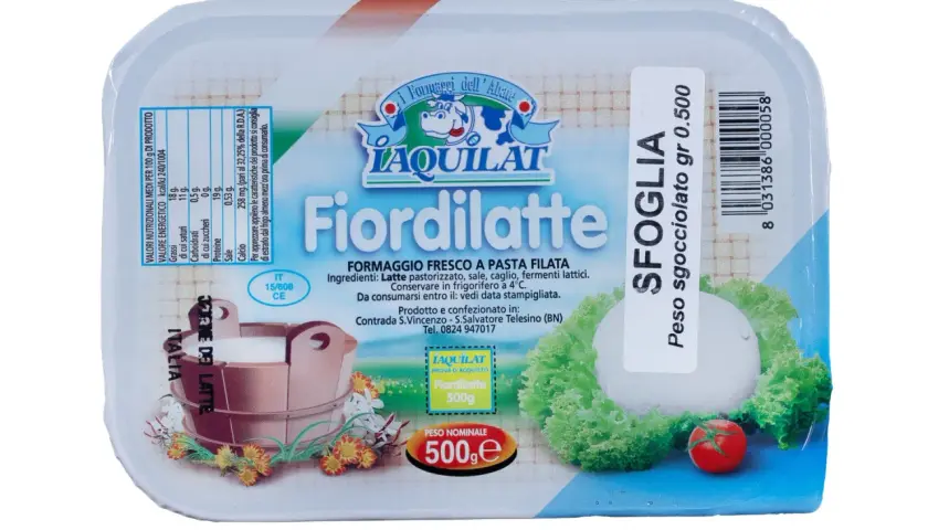 Formaggio fresco a pasta filata Fiordilatte, 500g, ideale per gustare la freschezza.