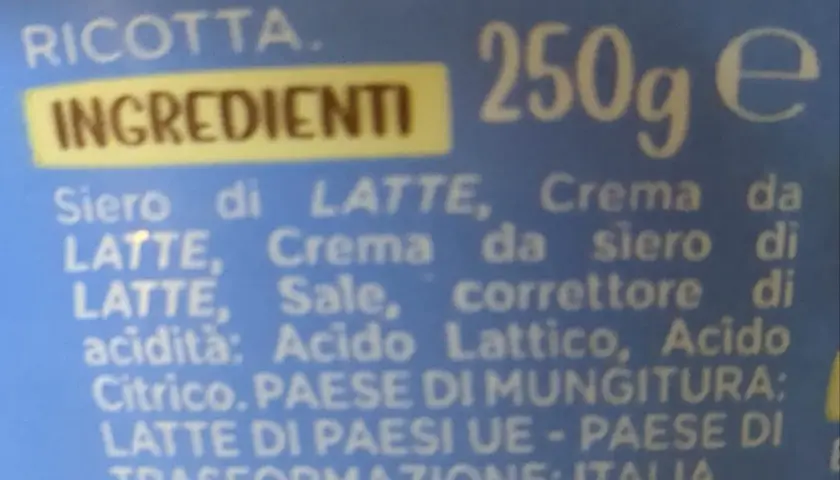 Ricotta 250g, ingredienti: siero di latte, crema. Ottima per chi cerca la leggerezza, con pochi calorie ricotta di mucca.
