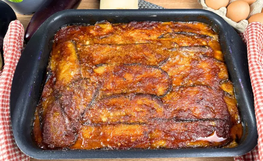 Parmigiana di melanzane al forno, non fritta e saporita