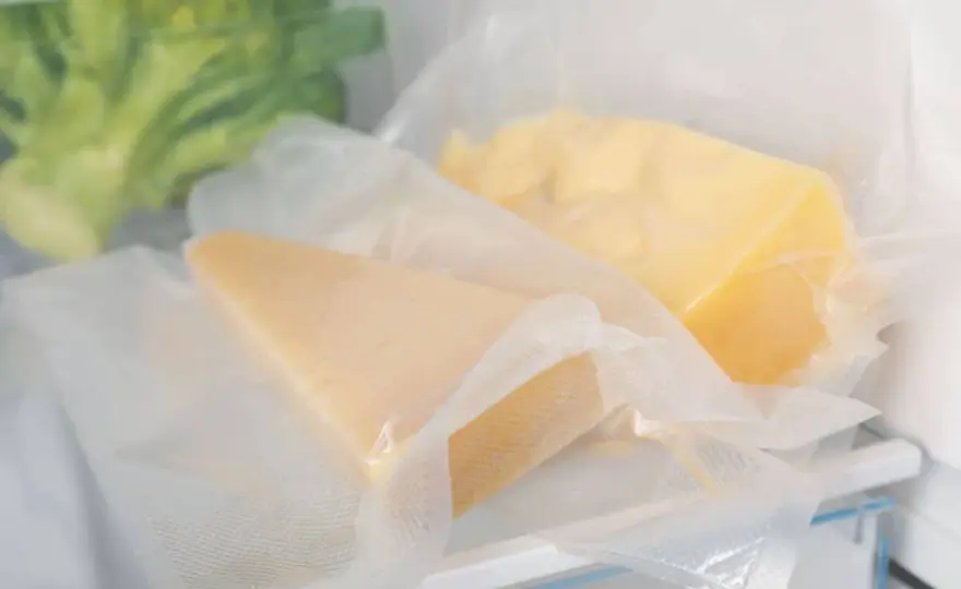Come conservare il formaggio in frigo senza rovinarlo?