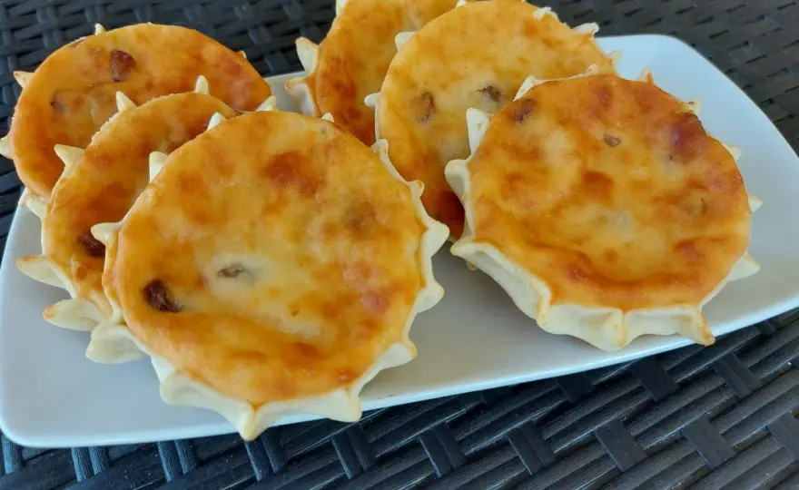 Formaggelle sarde, il dolce al formaggio con agrumi e zafferano