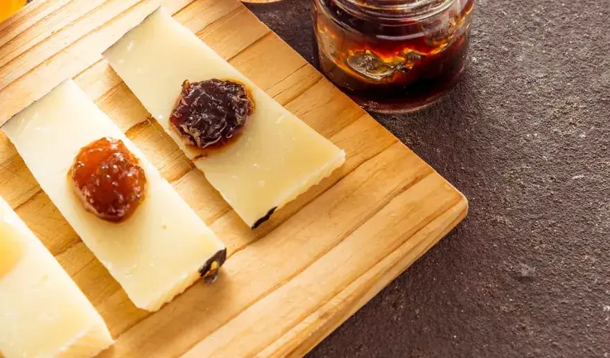 Quanto può stare il formaggio fuori dal frigo?