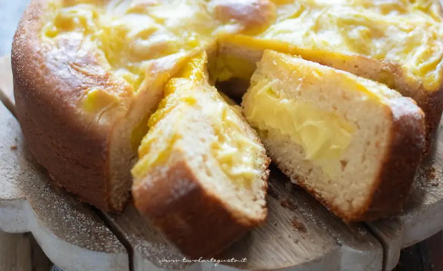 Torta al quark cremosa al limone, senza crepe
