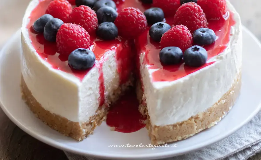 Cheesecake al mascarpone cremosa e stabile, anche senza forno