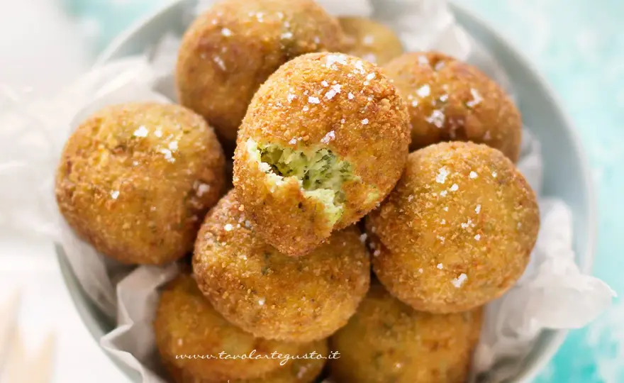 Polpette di zucchine e ricotta morbide e dorate