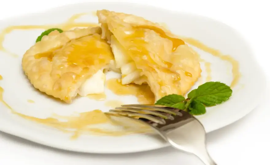 Seadas al miele, la ricetta sarda tra pecorino e croccantezza
