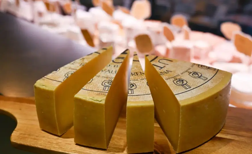 Grana Padano fa ingrassare? La verità su calorie e porzioni