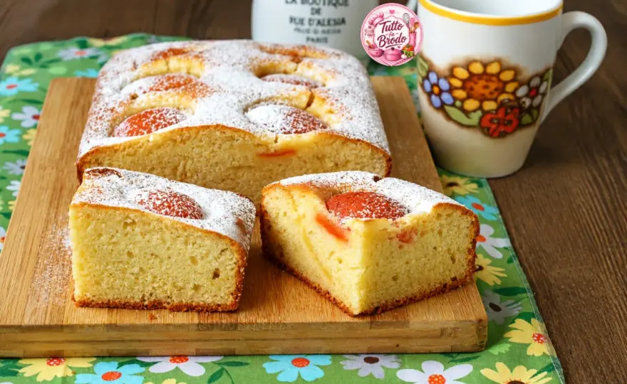Torta albicocche e yogurt - La ricetta soffice che non delude