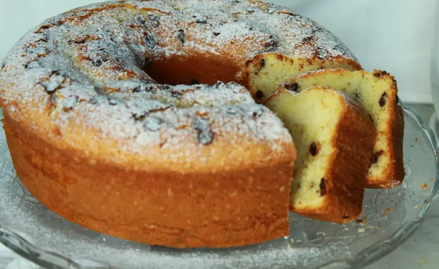 Ciambellone allo yogurt soffice, alto e facile da preparare