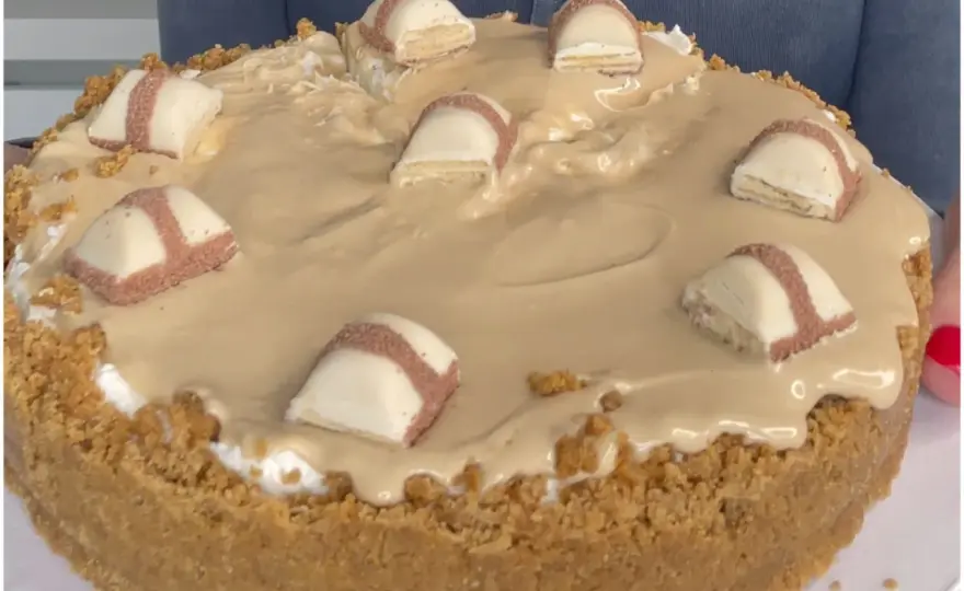 Cheesecake Kinder Bueno senza cottura, cremosa e stabile