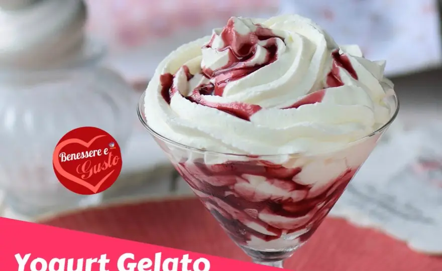 Gelato allo yogurt greco cremoso anche senza gelatiera