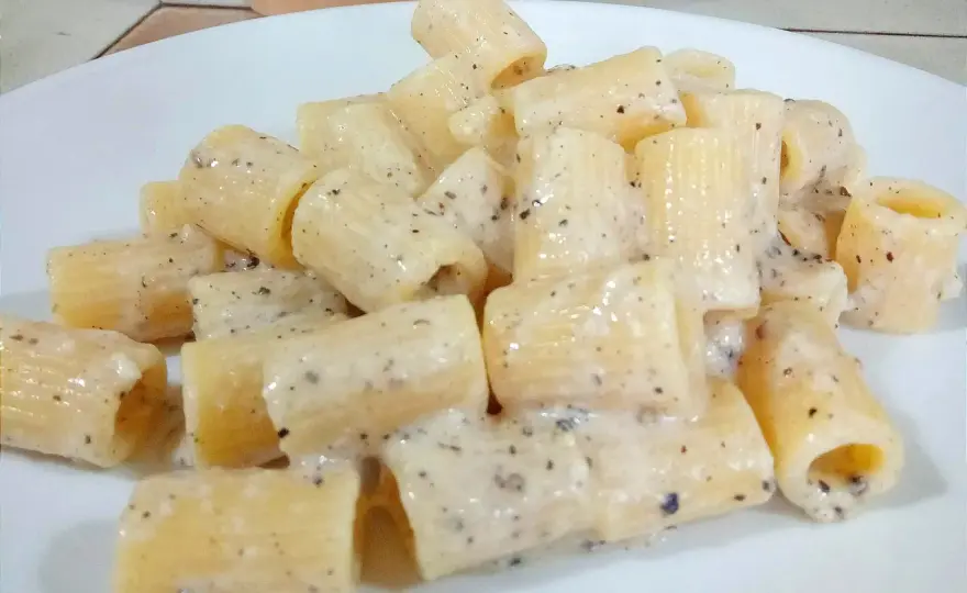 Cacio e pepe cremosa, senza grumi - dosi e mantecatura
