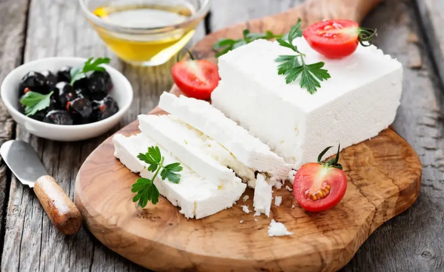 Quanta feta mangiare? Porzioni, calorie e sale