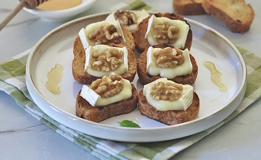 Crostini con formaggio e noci - La ricetta perfetta