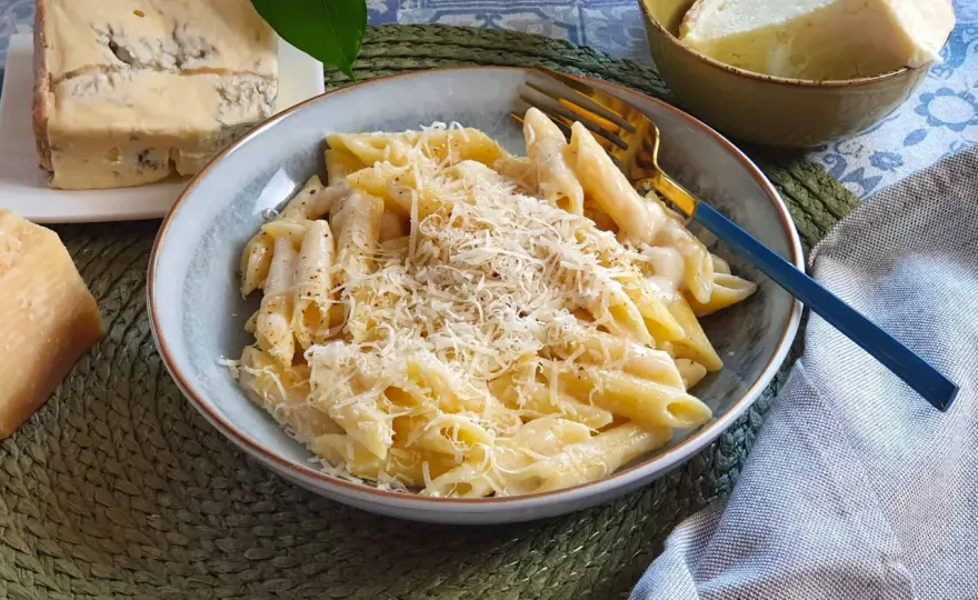 Spaghetti ai 4 formaggi cremosi, senza grumi