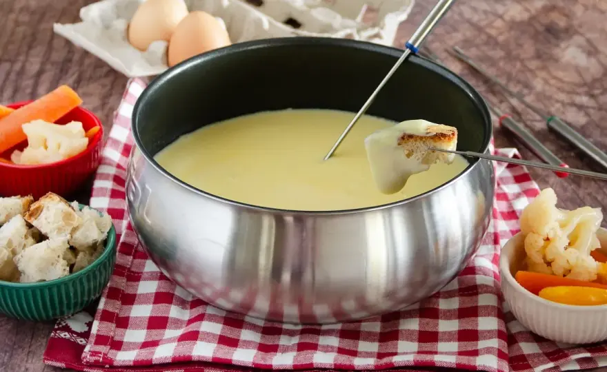 Fonduta valdostana perfetta con Fontina DOP e cottura dolce
