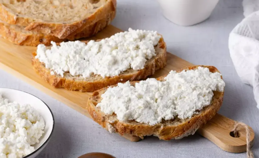 Ricotta: benefici reali, tipi e come usarla al meglio