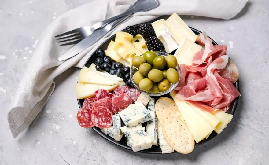 Come creare un tagliere di salumi e formaggi equilibrato