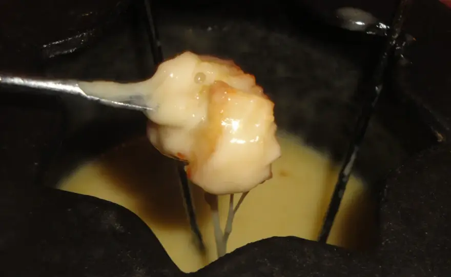 Fondue Savoyarde Perfetta - Ricetta e Segreti per una Crema Liscia