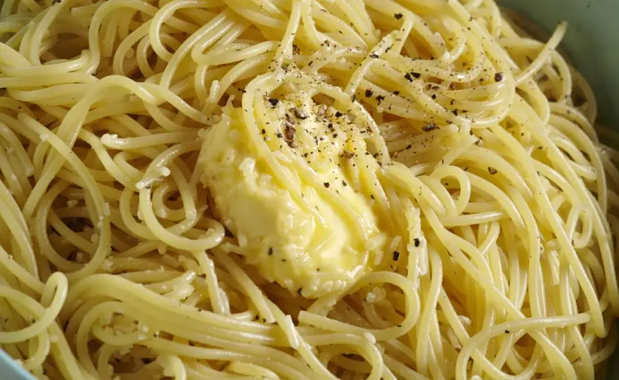 Strangozzi cacio e pepe, la crema perfetta senza grumi