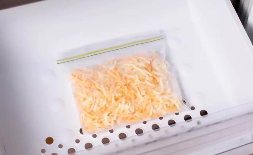 Si può congelare il formaggio grattugiato? Come farlo bene
