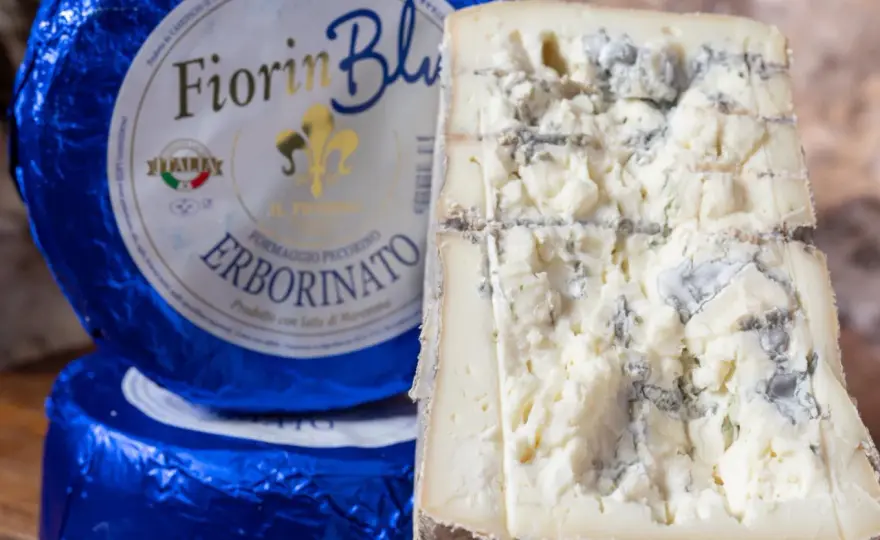 Formaggio erborinato, Gorgonzola e muffa sulla crosta