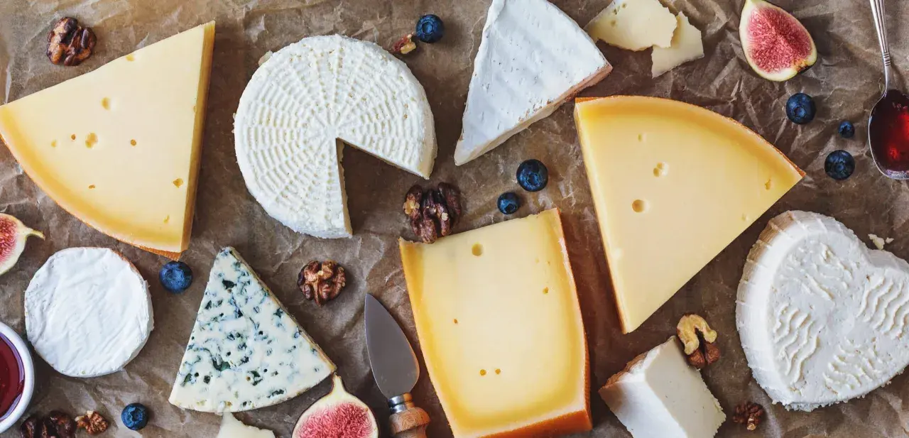 Un assortimento di formaggi, fichi, mirtilli e noci. Un vero banchetto che fa ingrassare, ma che bontà!