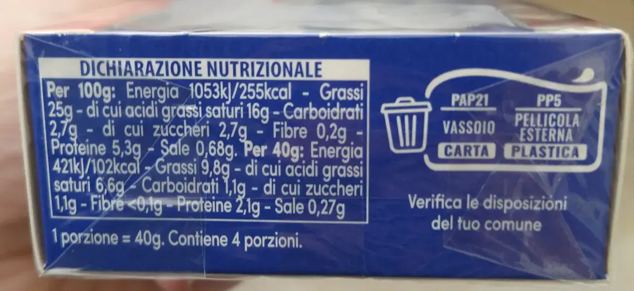 Dichiarazione nutrizionale: 100g di formaggino hanno 255 kcal. Una porzione da 40g ne contiene 102 kcal.